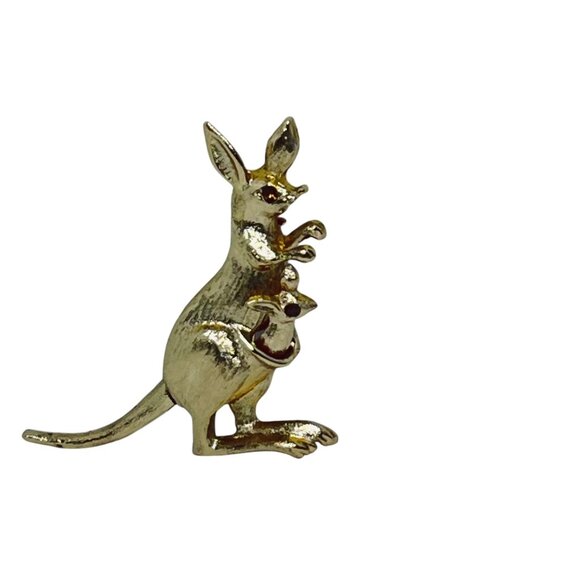 Avon Gold Tone And Rhinestone Kangaroo Brooch W/Articulating Roo And Tail (5559) - Picture 4 of 6